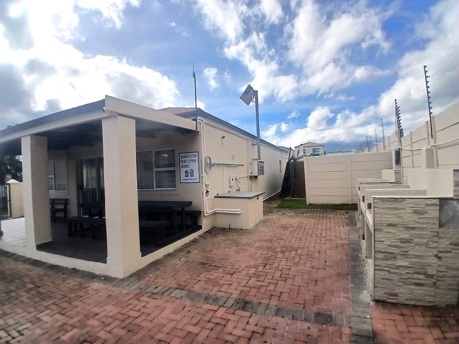 2 Bedroom Property for Sale in Admirals Park Western Cape